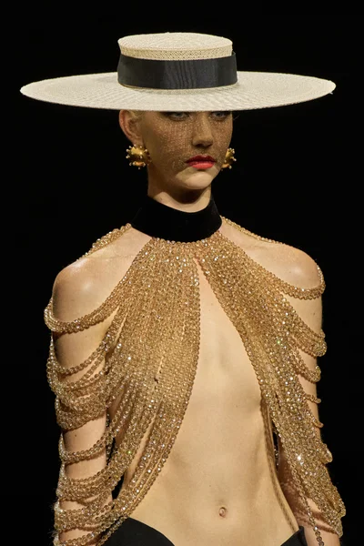Look 48